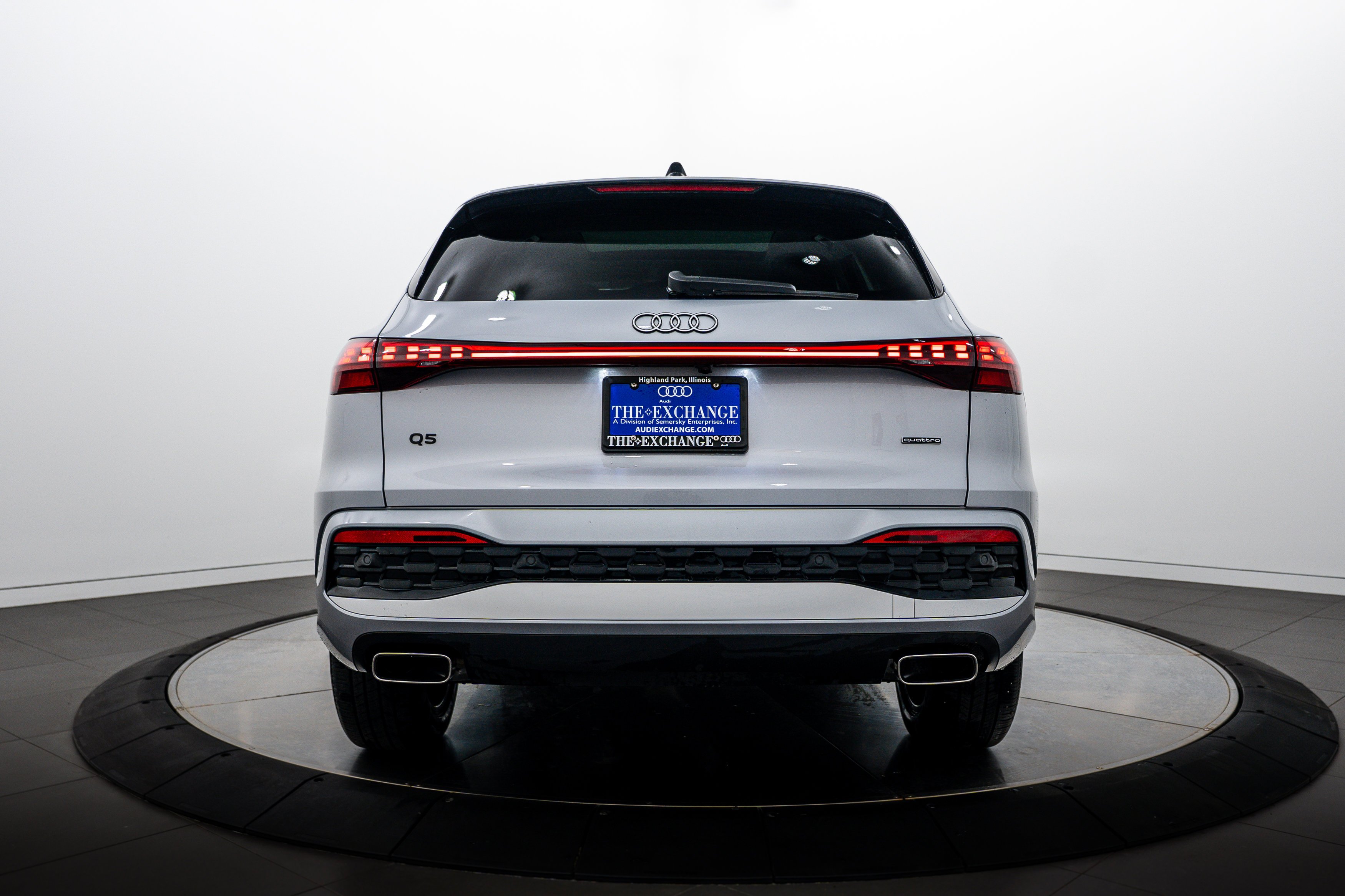 Used 2025 Florett Silver Metallic Audi Premium Plus image 21