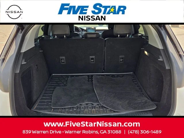 Used 2022 White Lincoln Standard image 11