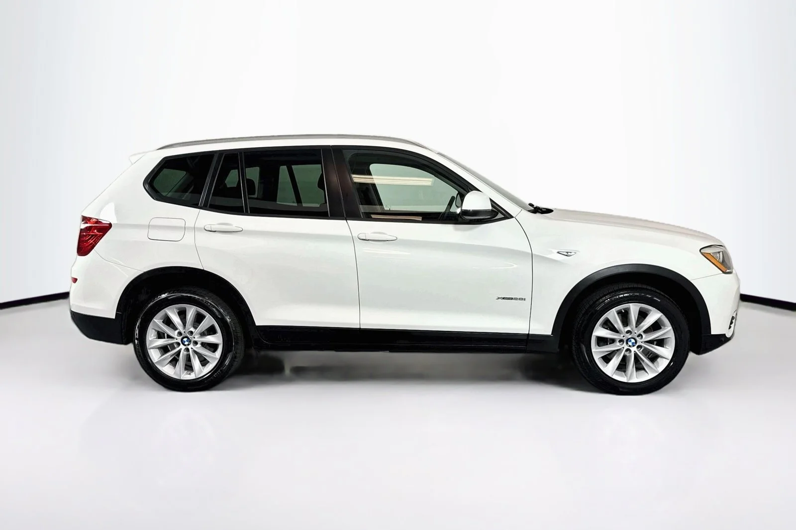 Used 2016 Alpine White BMW xDrive28i image 4