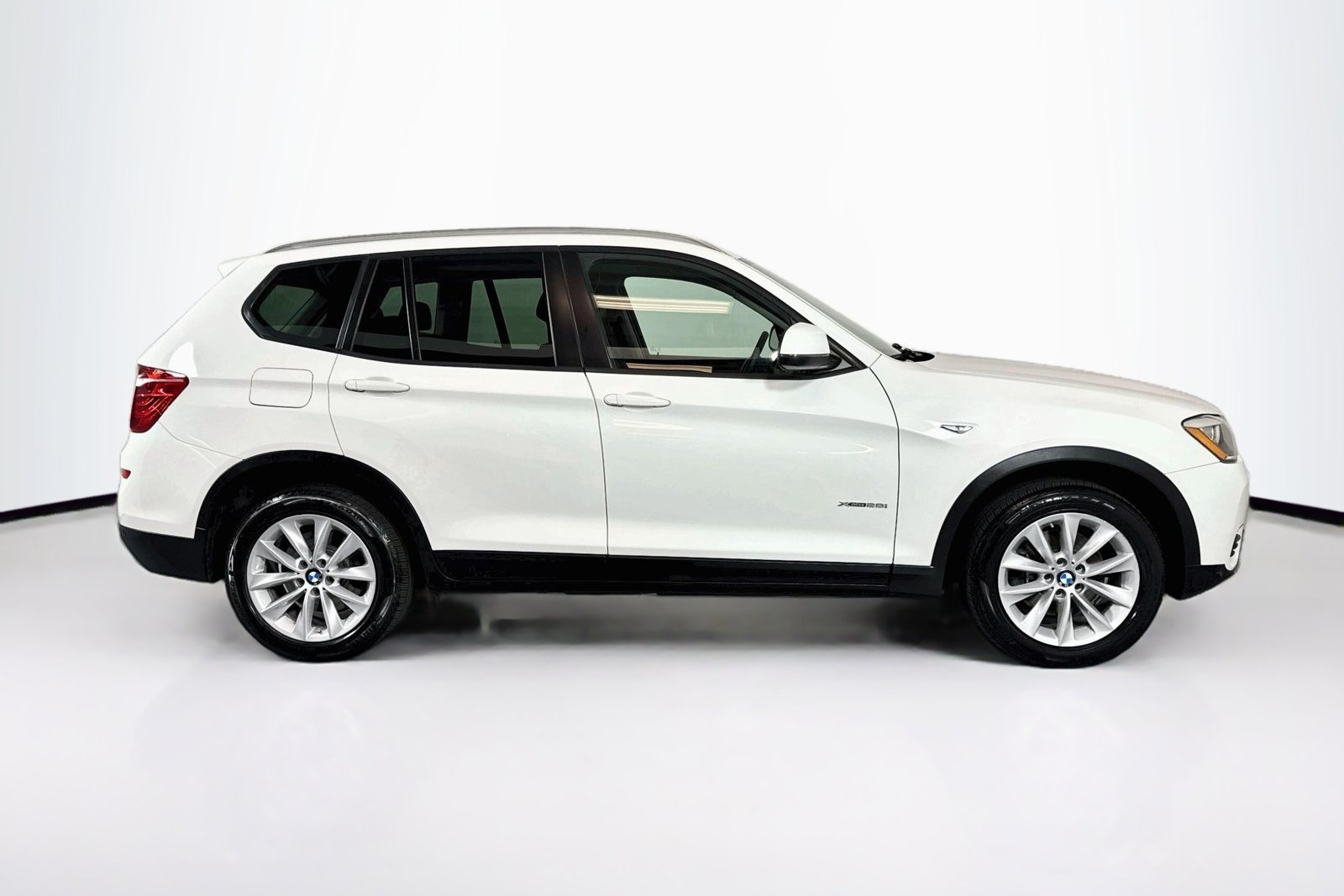 Used 2016 Alpine White BMW xDrive28i image 4