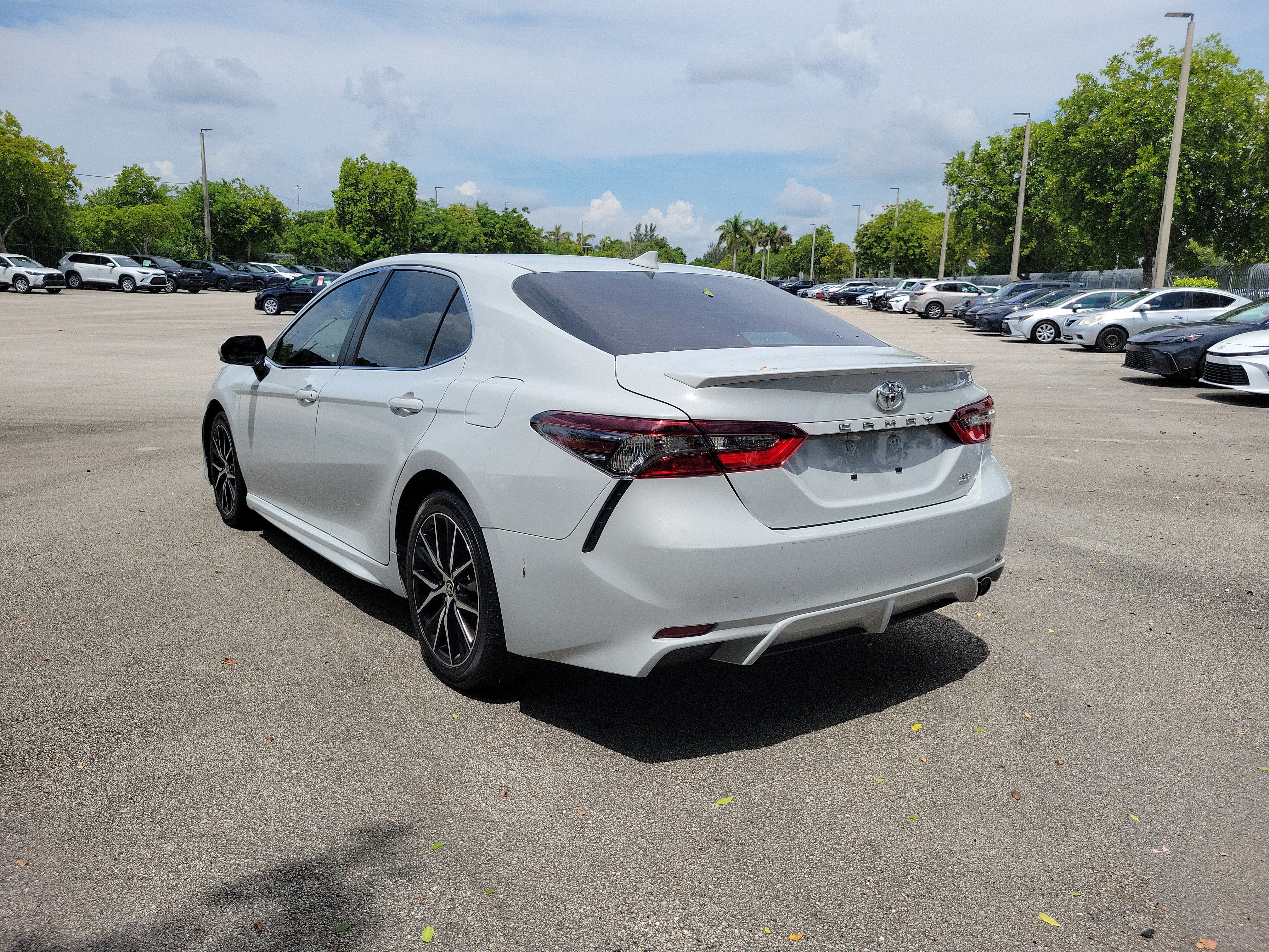 Used 2024 Ice Toyota SE image 7