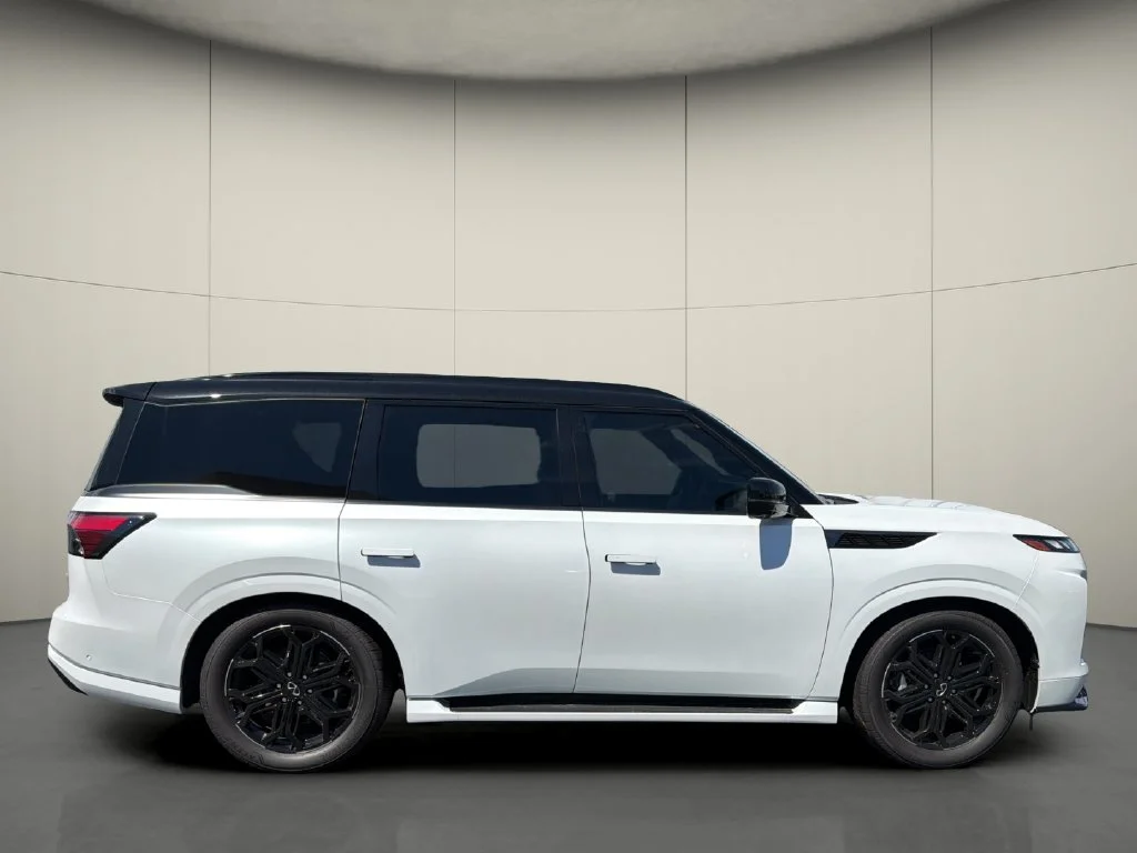 New 2027 2T RADIANT WHIT INFINITI Sport 4WD image 8