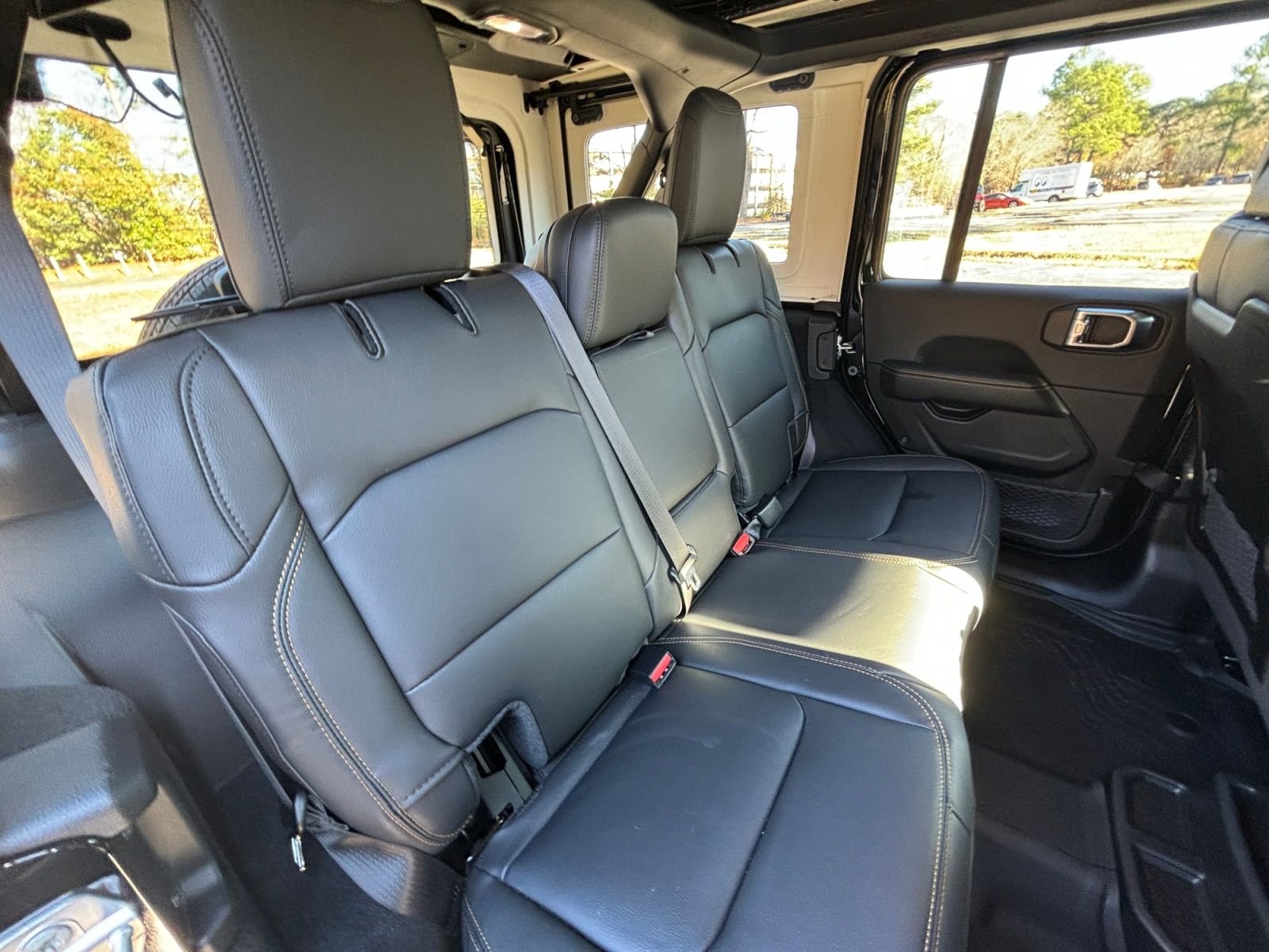 2026 Jeep Wrangler 4-Door Sahara - Photo 18