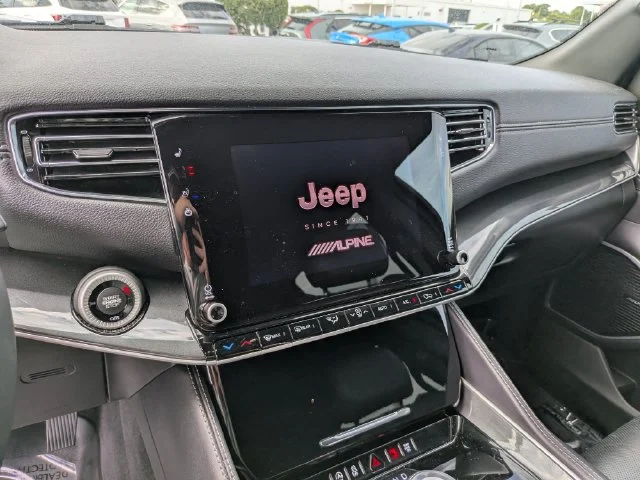 Used 2023 Gray Jeep Base image 22