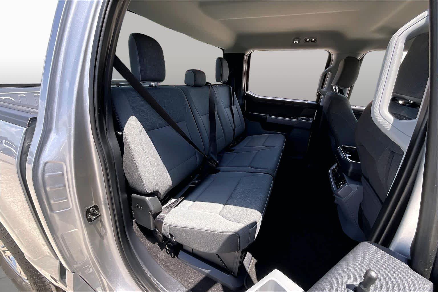 Used 2024 Iconic Silver Ford XLT image 19