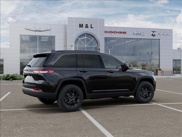New 2026 Diamond Black Crystal Pearl-Coat Exterior Paint Jeep Altitude image 5