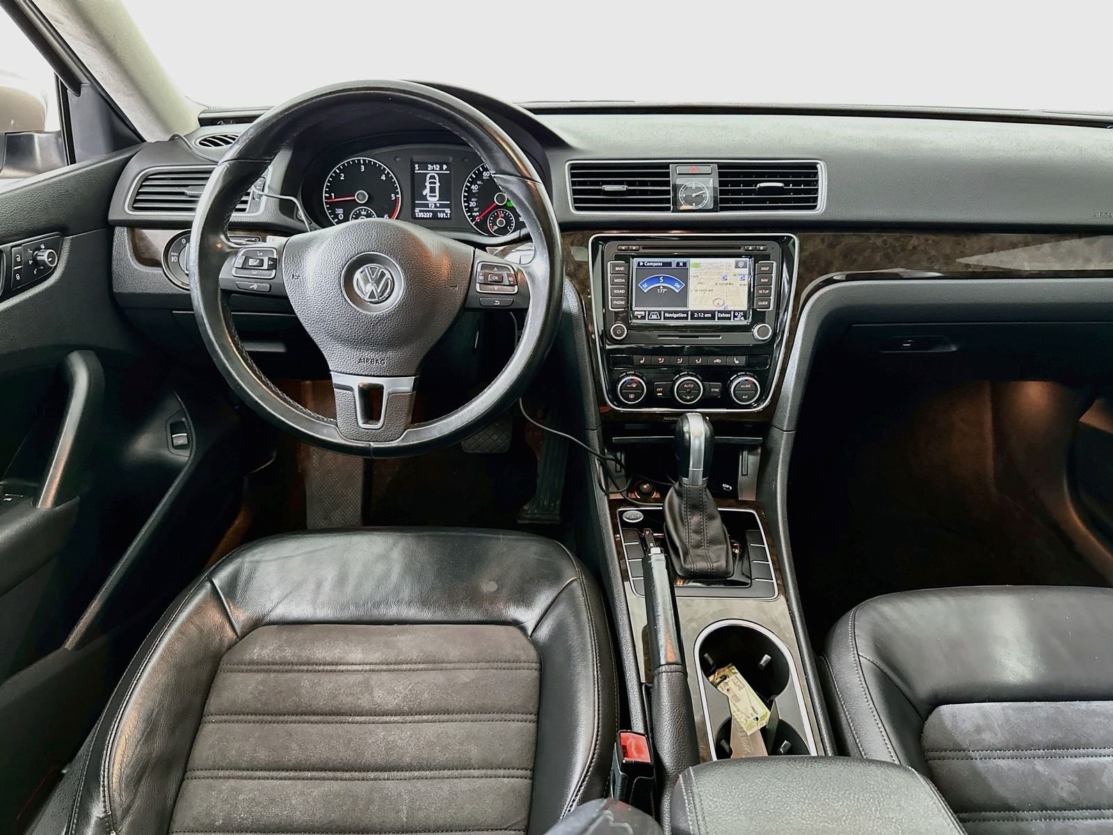 Used 2015 Titanium Volkswagen TDI SEL Premium image 23