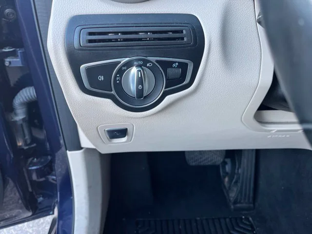 Used 2021 Blue Mercedes-Benz GLC 300 image 31