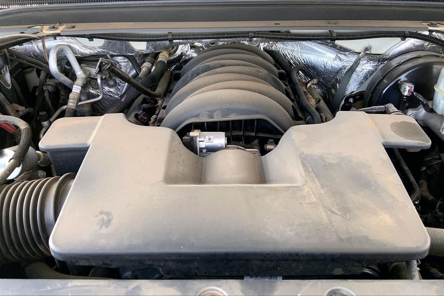 Used 2015 White Diamond Tricoat Chevrolet LTZ image 33