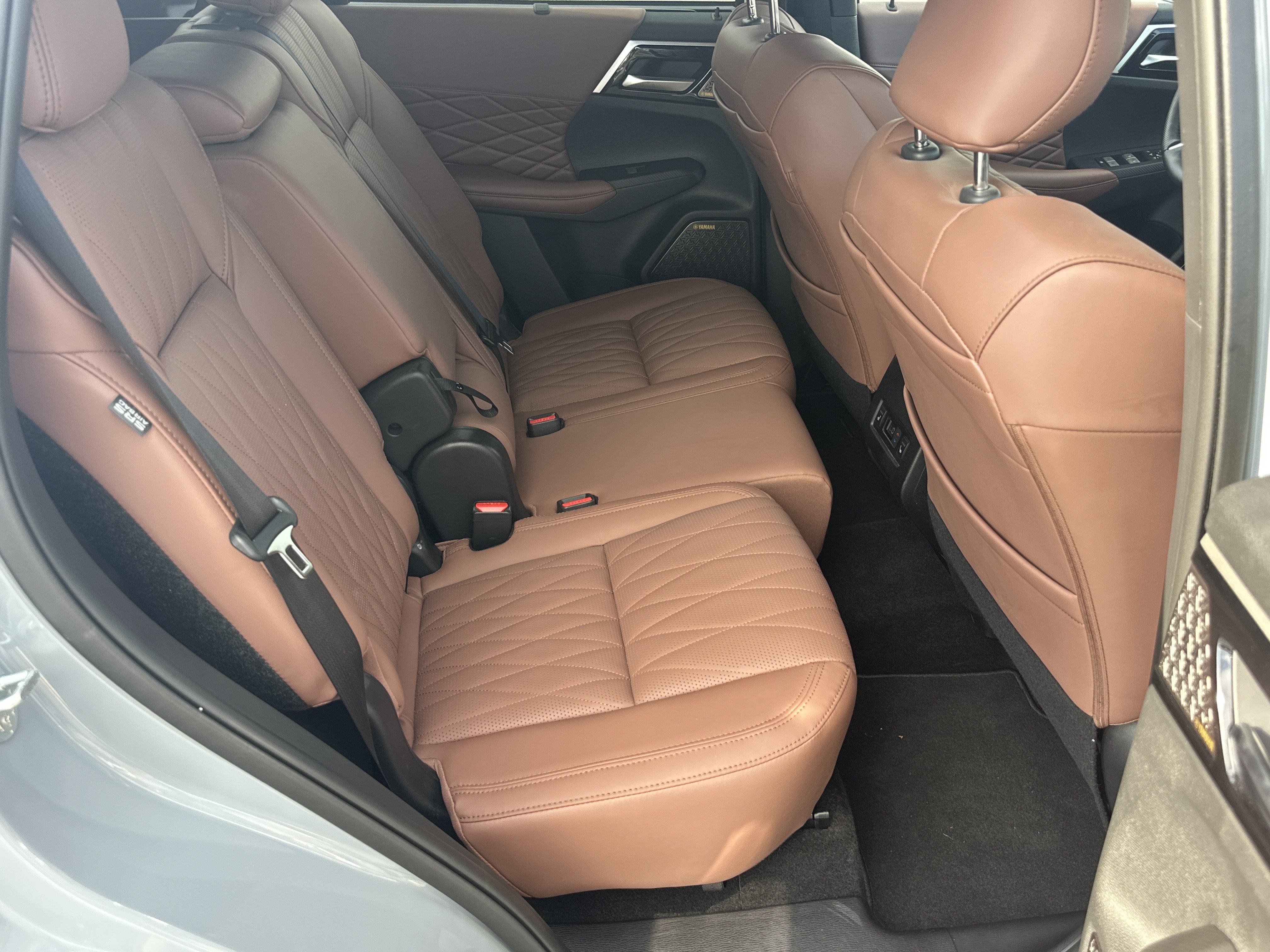 Used 2025  Mitsubishi SEL image 16
