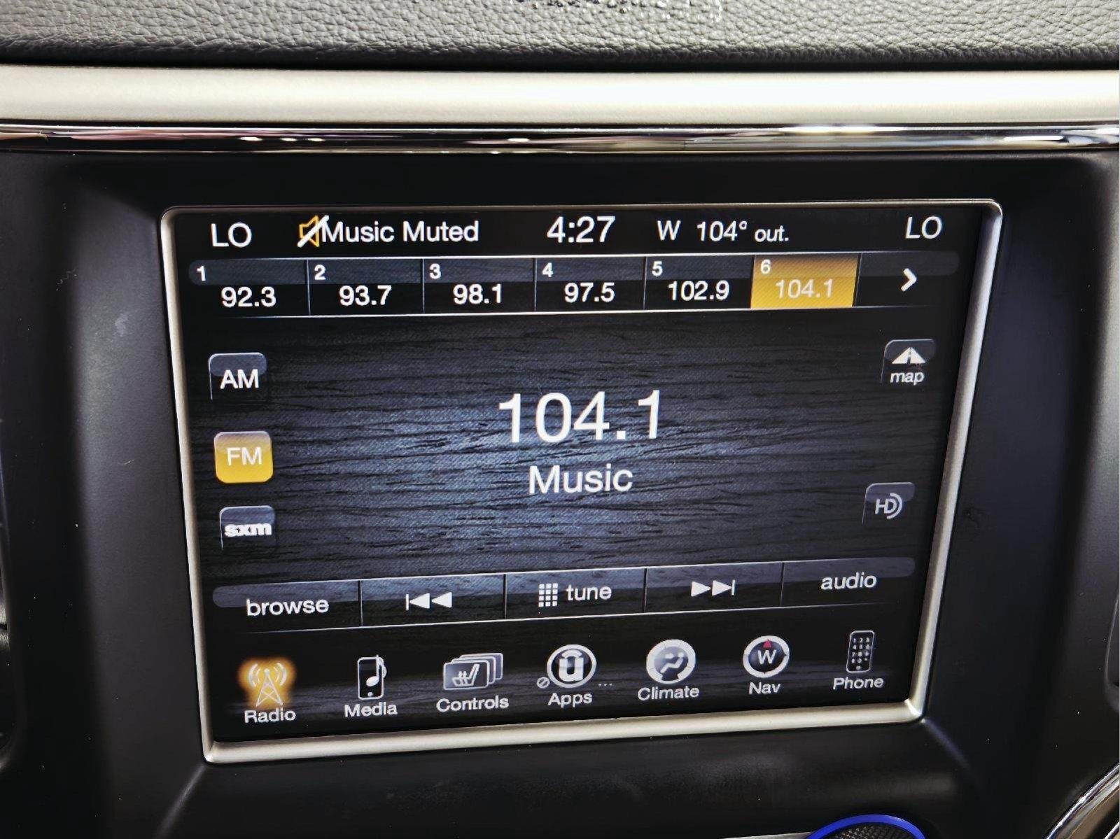 Used 2015 Bright White Clearcoat Jeep Limited image 27