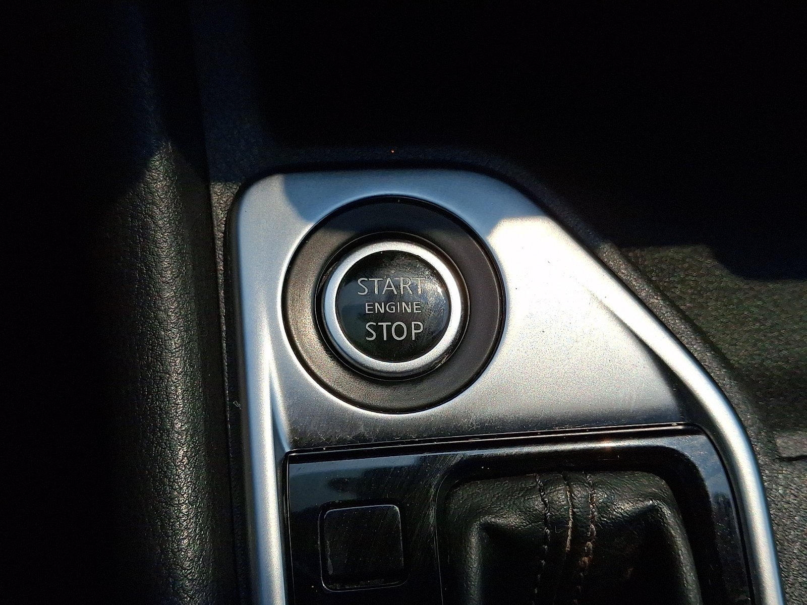 Used 2020 Aspen White Tricoat Nissan SV image 25