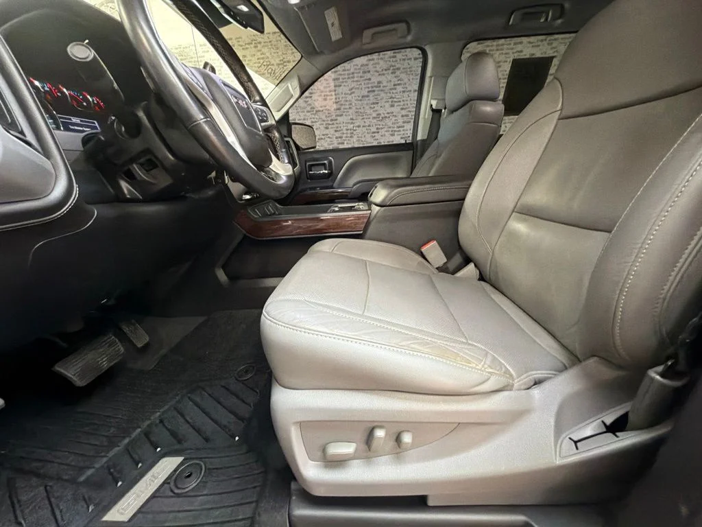 Used 2018 Quicksilver Metallic GMC SLT image 23