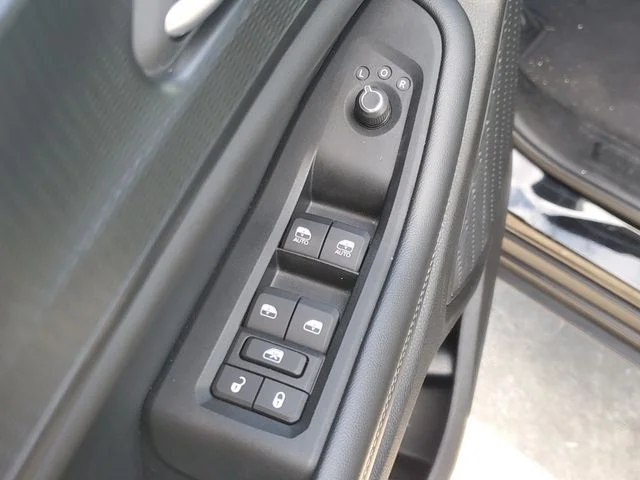 Used 2023 Black Jeep Altitude image 20