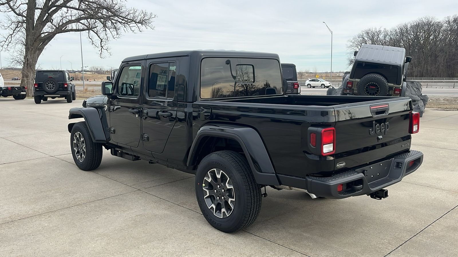 New 2026 Black Clear-Coat Exterior Paint Jeep Sahara image 6