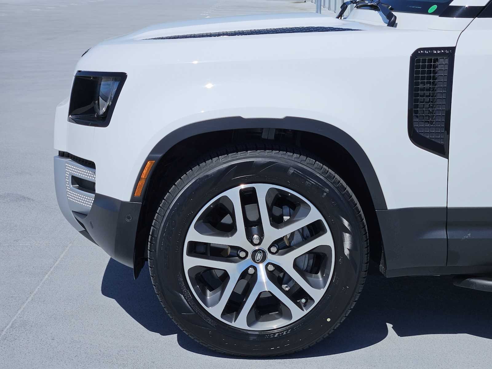 Certified Used 2025 Fuji White Land Rover S image 9