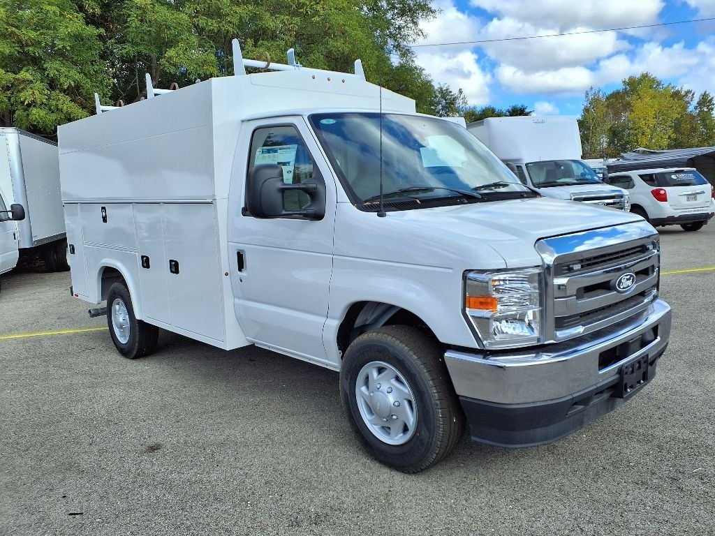 2026 Ford E-Series Cutaway Base - Photo 2