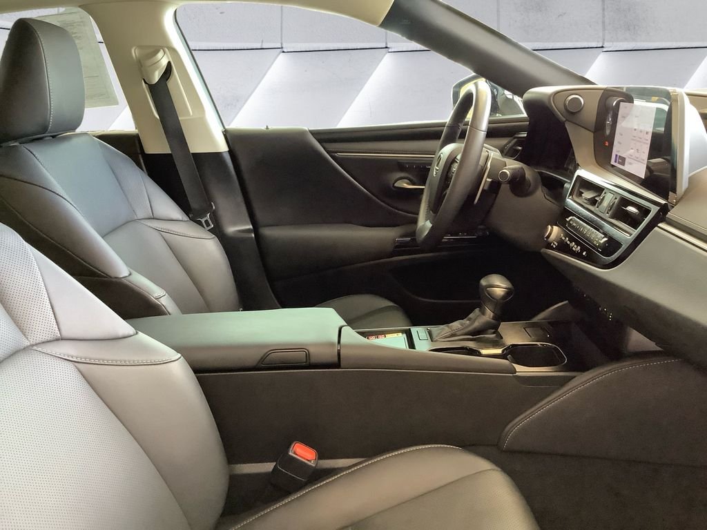 Used 2023 White Lexus 350 image 13