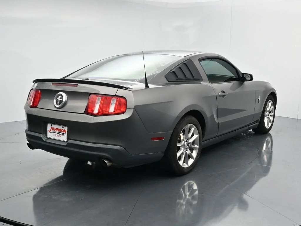 Used 2011  Ford V6 Premium image 6