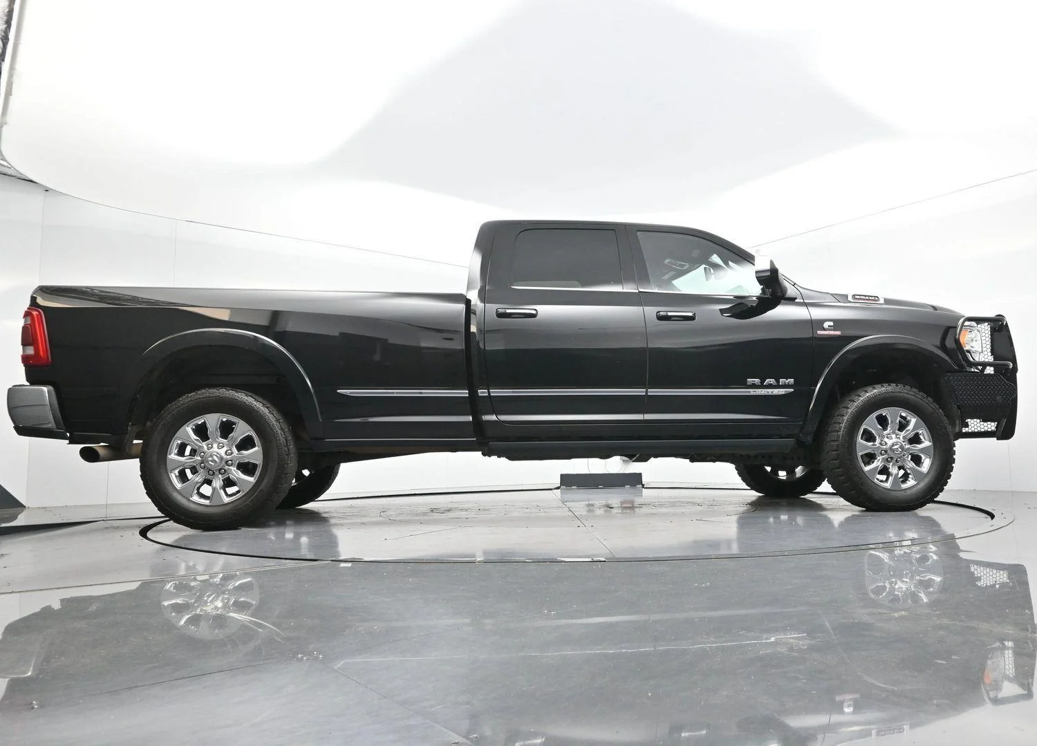 Used 2022 Diamond Black Crystal Pearlcoat Ram Limited image 44
