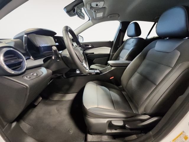 Used 2026 White Chevrolet LT image 9