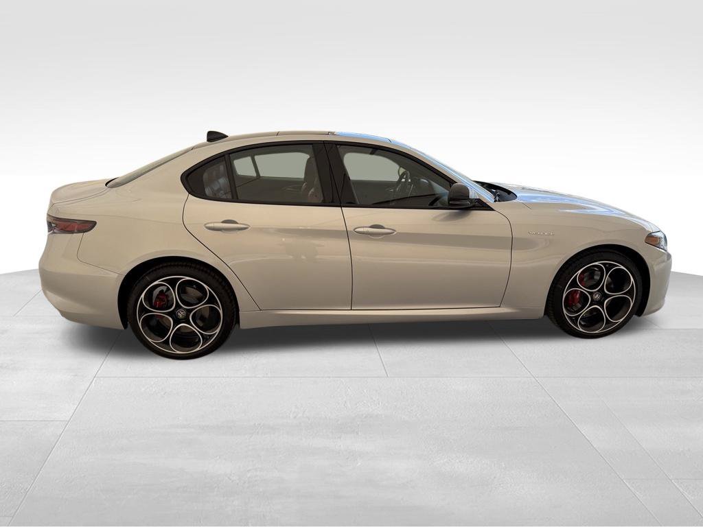 New 2026 Moonlight Gray Metallic Exterior Paint Alfa Romeo Base image 6
