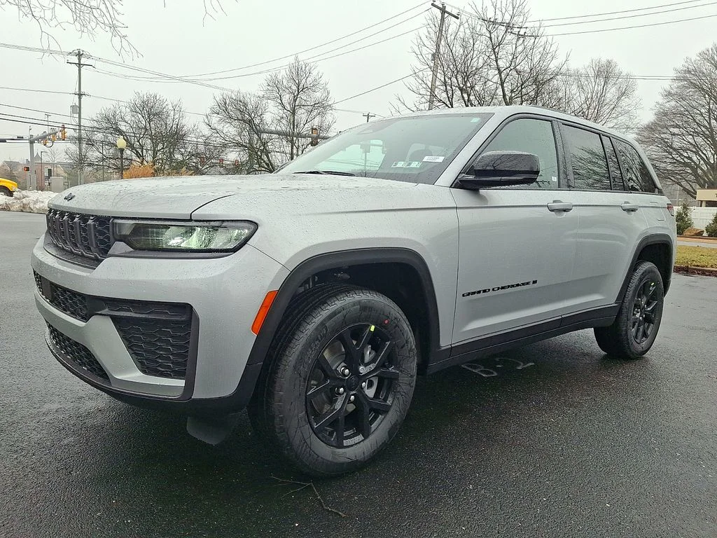 New 2026 Silver Zynith Exterior Paint Jeep Altitude image 2