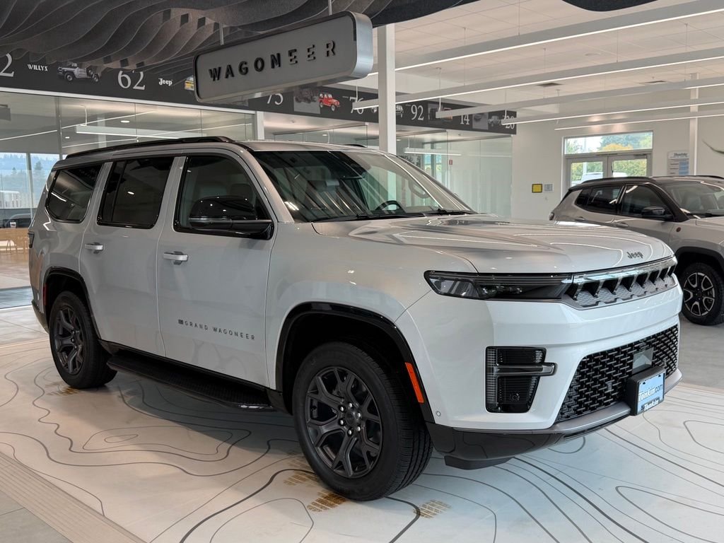 New 2026 Silver-Zynith Exterior Paint Jeep Limited Altitude image 2