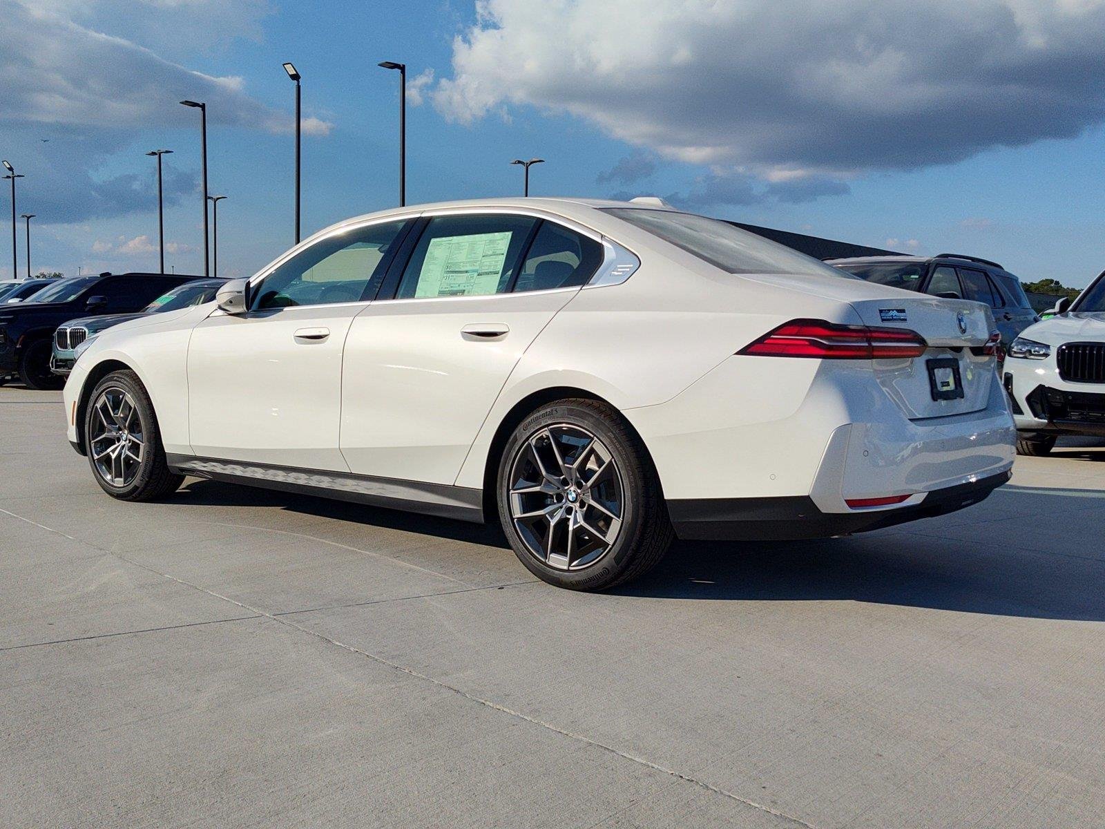 New 2027 Mineral White Metallic BMW 530i image 3