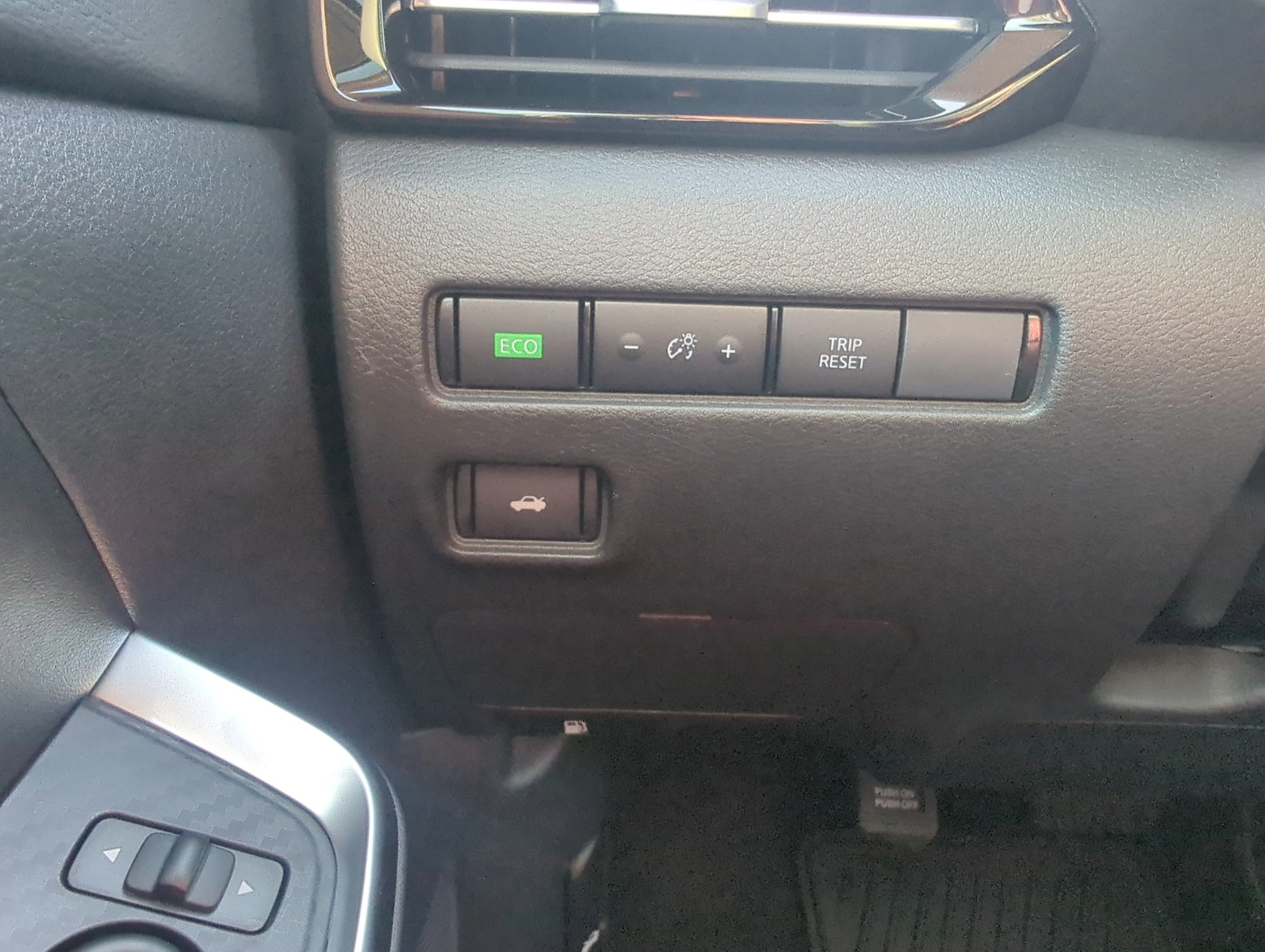 2025 Nissan Sentra SR - Photo 25