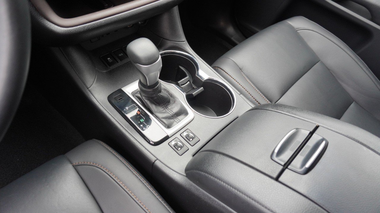 Used 2019 White Toyota XLE image 15