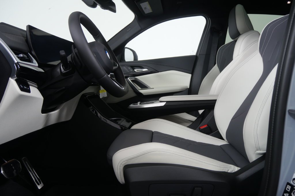 New 2027 Brooklyn Grey Metallic BMW xDrive28i image 10