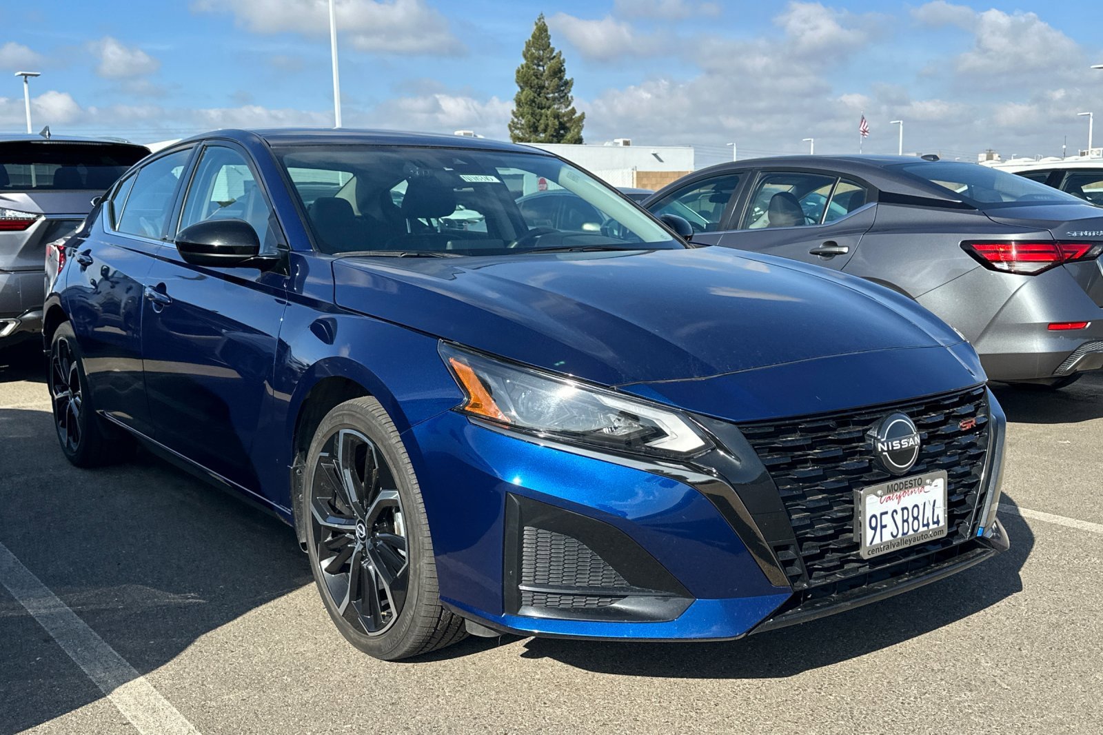 2023 Nissan Altima 2.5 SR photo 2