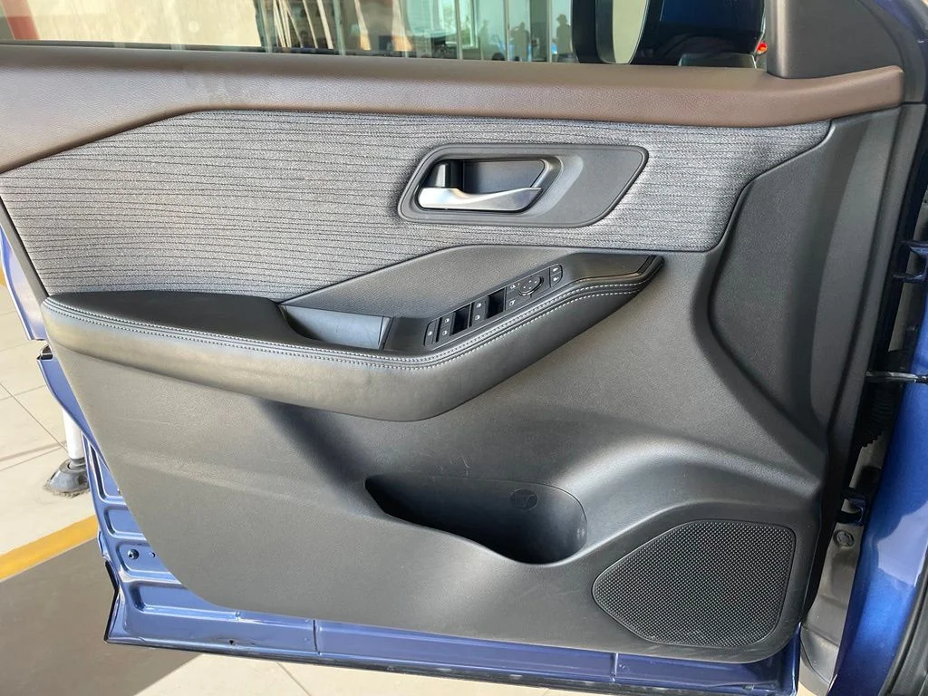 Used 2023 Blue Nissan SV image 8