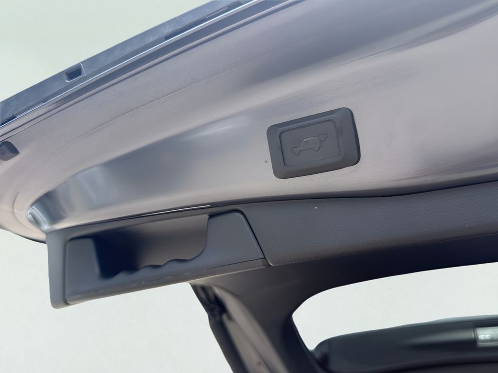 2025 Toyota RAV4 XLE Premium - Photo 9