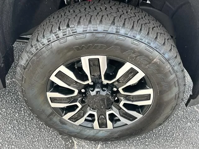 New 2026 Glacier White Tricoat GMC Denali Ultimate image 15