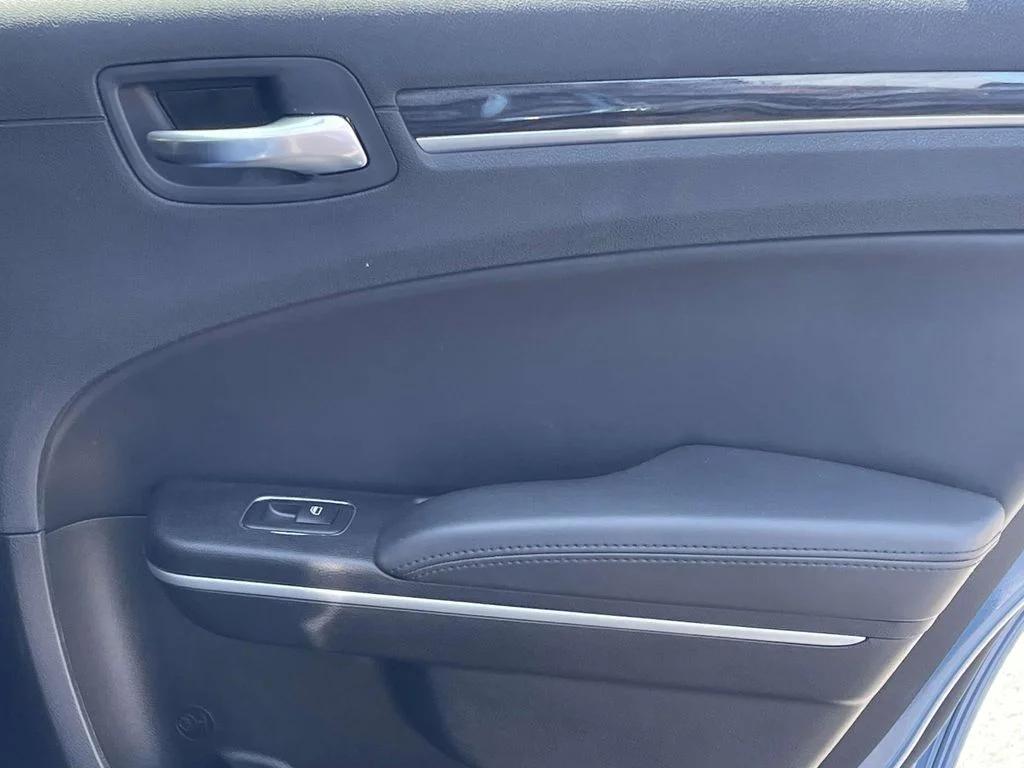 Certified Used 2022  Chrysler Touring image 18