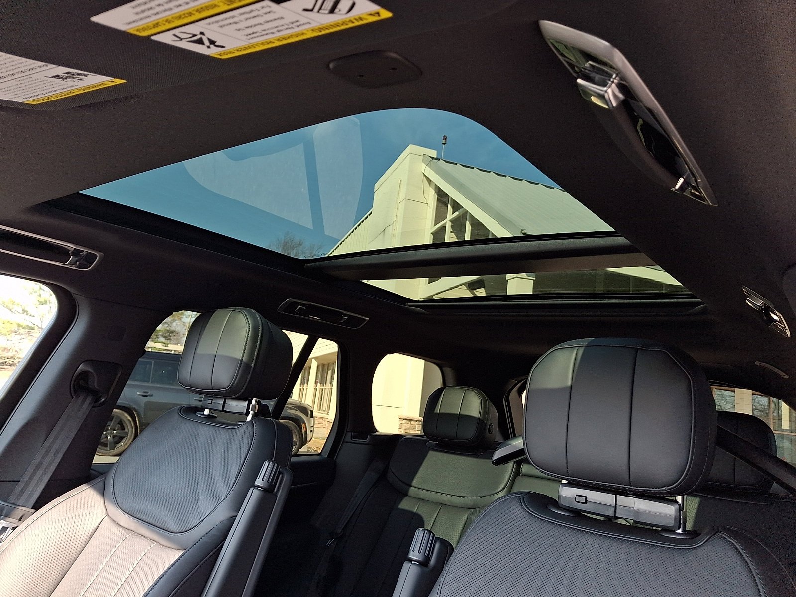 New 2026 Santorini Black Land Rover SE image 12