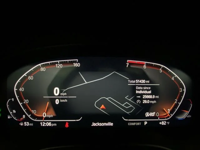 Used 2024 White BMW sDrive30i image 15