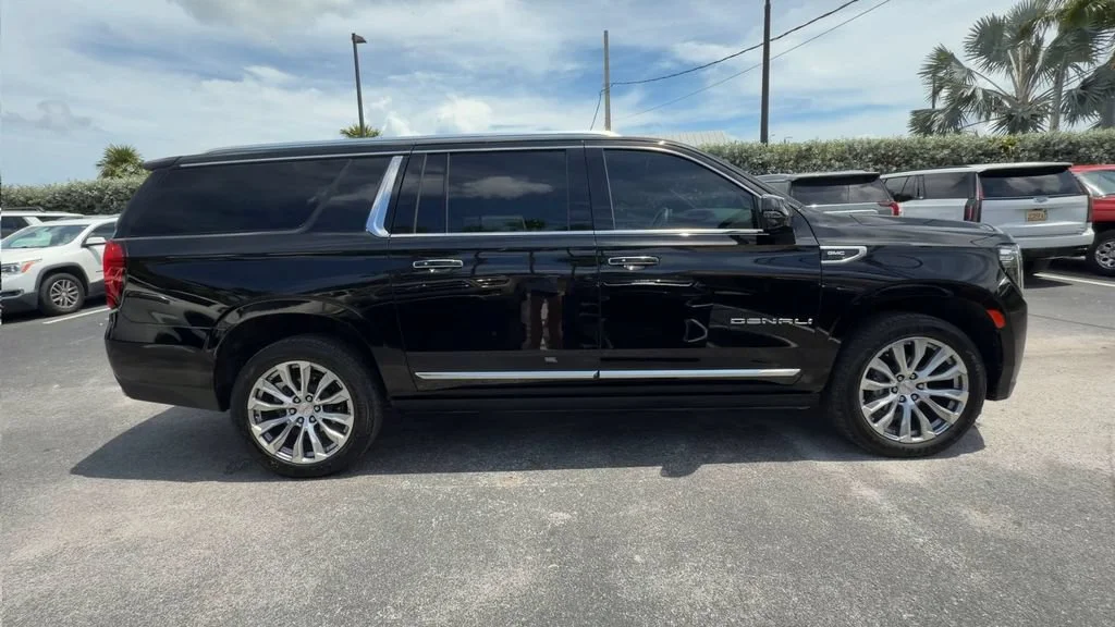 Used 2022 Onyx Black GMC Denali image 9