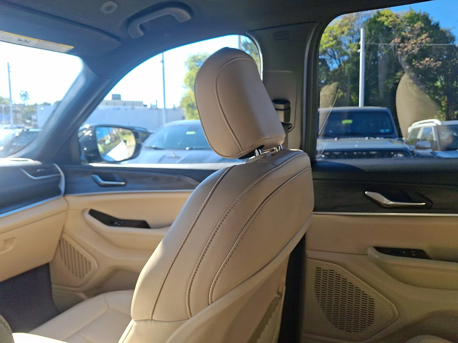 Used 2023 White Jeep Limited image 17