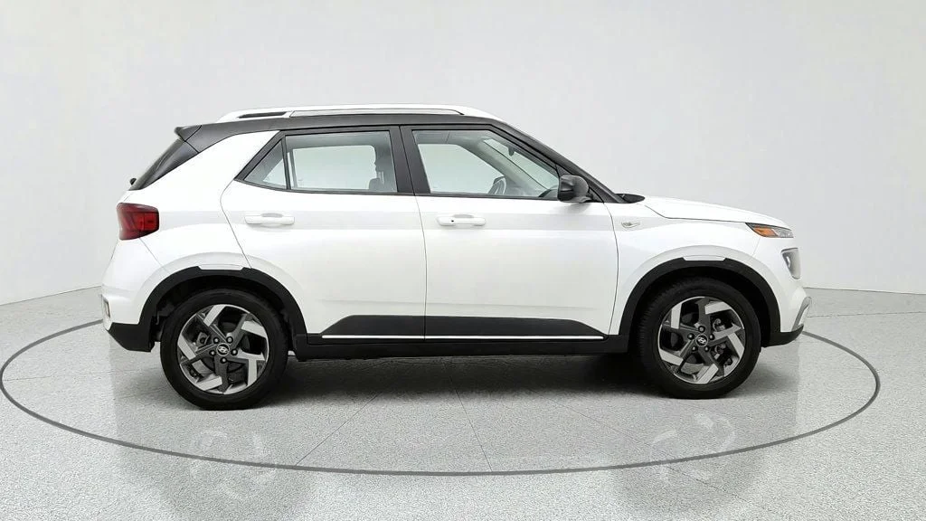 Used 2023 Lunar White Hyundai Limited IVT image 4