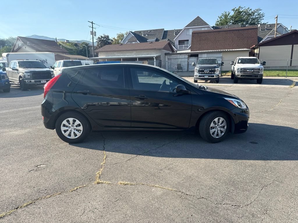 Used 2016 Ultra Black Pearl Hyundai SE image 4