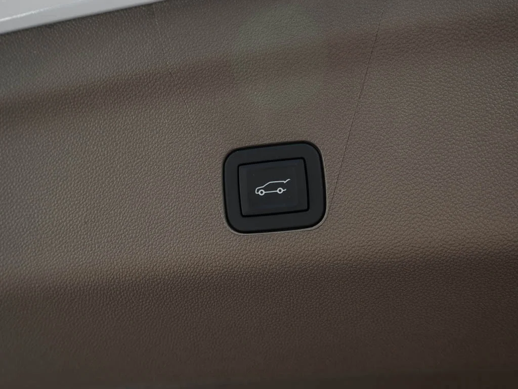 2026 GMC Yukon XL Denali - Photo 10