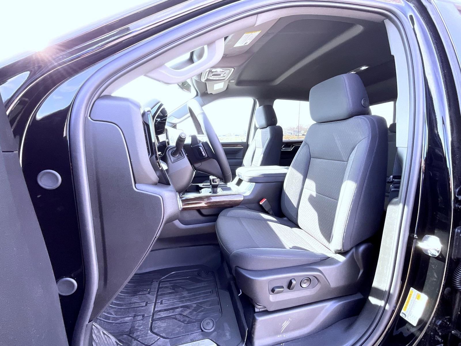 New 2026 Onyx Black GMC Elevation image 12