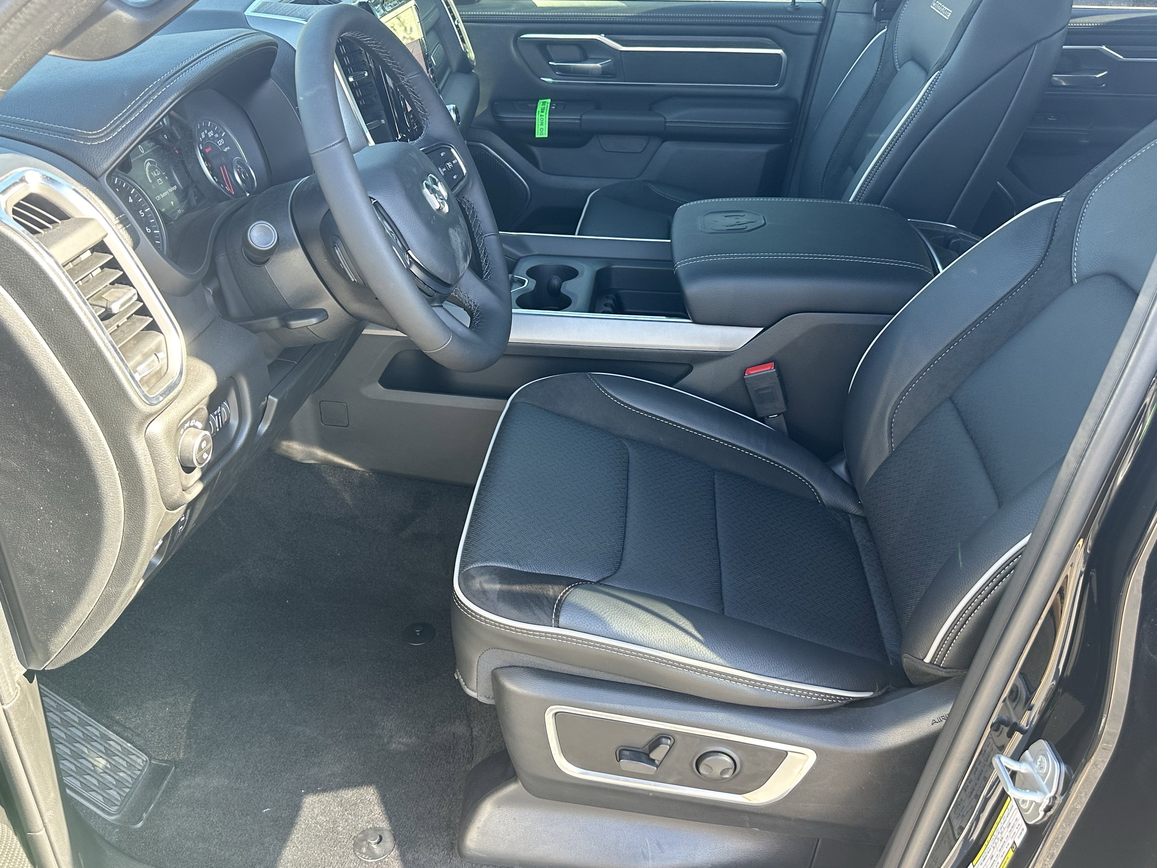 New 2026 Diamond Black Crystal Pearl-Coat Exterior Paint RAM Laramie image 10