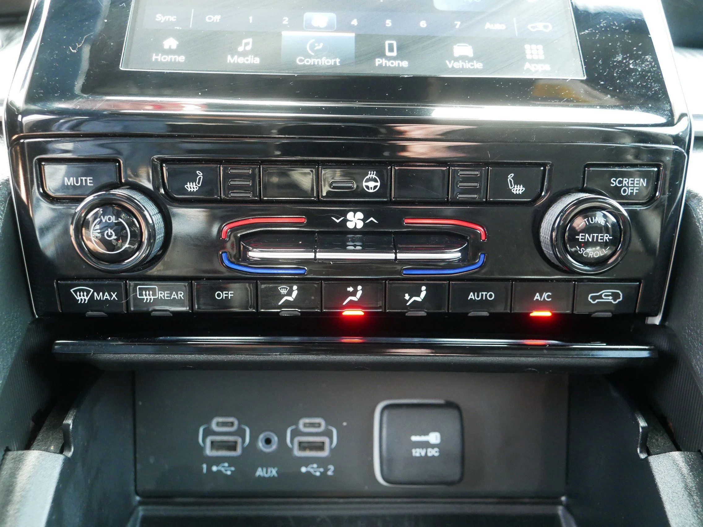 Used 2024 Diamond Black Crystal Pearlcoat Jeep Altitude X image 35