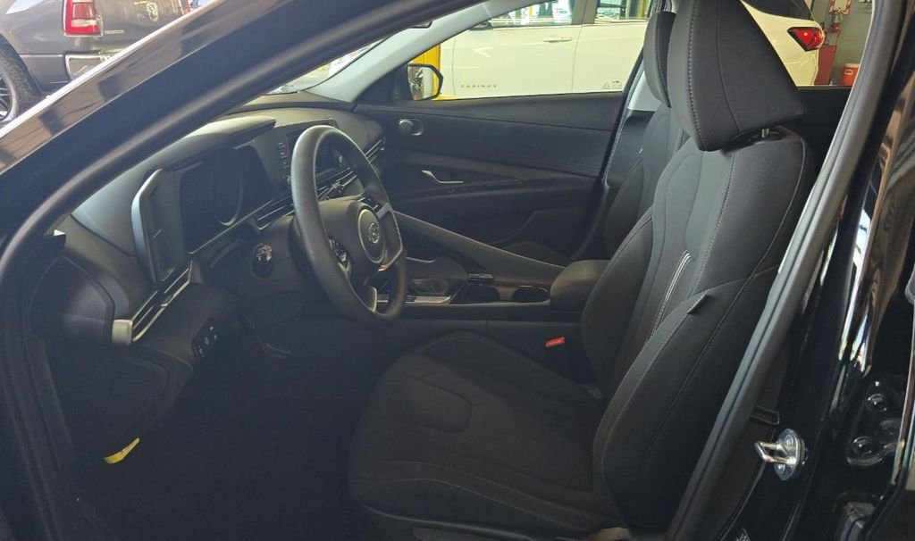 Used 2023 Black Hyundai Blue image 5