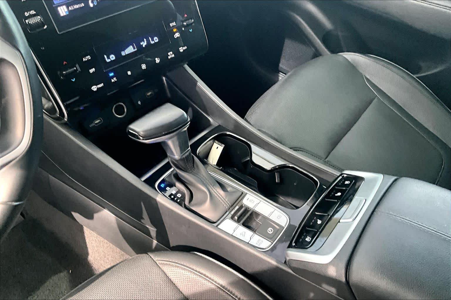 Used 2022 Phantom Black Hyundai SEL image 17