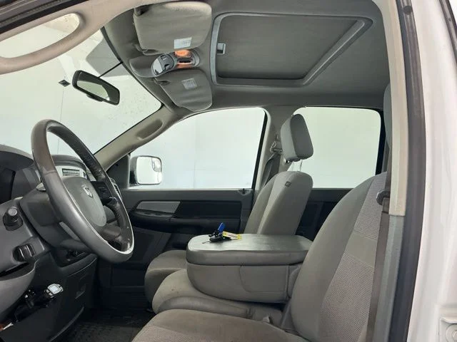 Used 2007 White Dodge SLT image 9